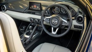 Mazda MX-5 Sport Venture - dash
