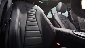 Mercedes E 300 e - seats