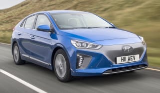 Hyundai IONIQ EV 2016 UK - front tracking 2