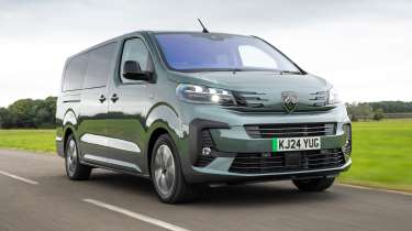Peugeot E-Traveller - front tracking