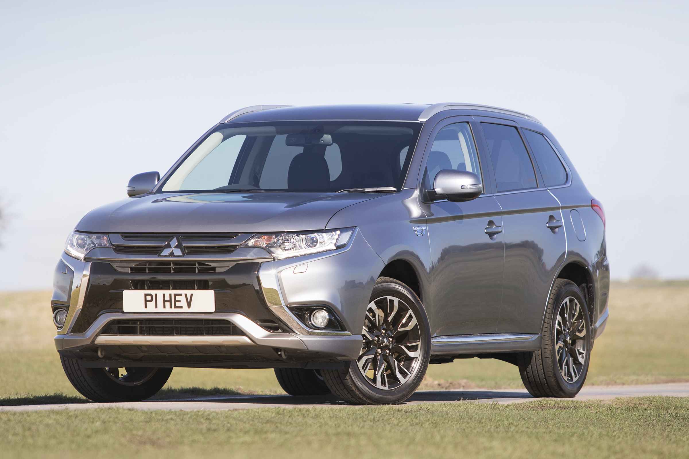 mitsubishi-offers-6-500-off-outlander-phev-in-scrappage-scheme-deal