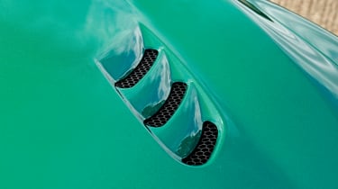 Alfa Stelvio Quadrifoglio - bonnet vents