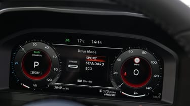 Nissan Qashqai - digital drivers display