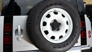 Land Rover Defender 90 D250 - spare wheel