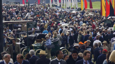 Crowds line the fairway