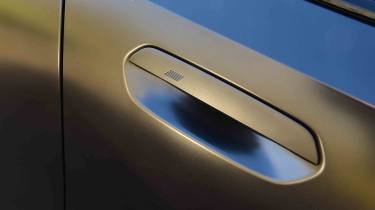 BMW i5 - door handle