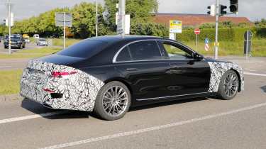 New facelift Mercedes S-Class - rear tracking 