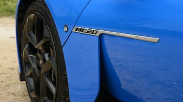 Maserati MC20 - MC20 side badge