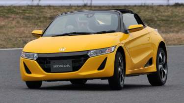 Honda S660 - front cornering