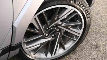 KGM Actyon - alloy wheel detail