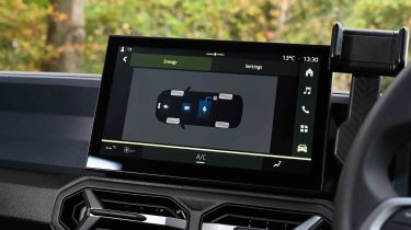 Dacia Duster - hybrid system screen