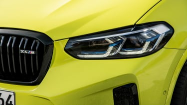 BMW X4 Competition - front lights