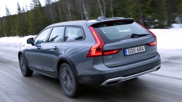 Volvo V90 Cross Country - rear tracking