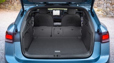Volkswagen ID7 Tourer — сиденья багажника опущены