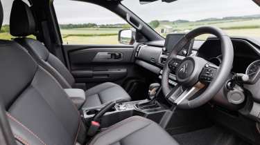 Mitsubishi L200 - front seats