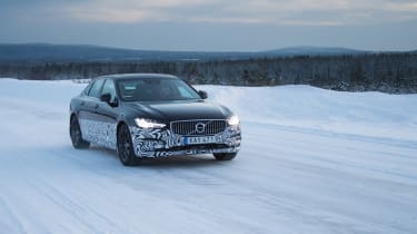 Volvo S90 drive - front panning 