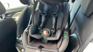 Silver Cross Glide Plus 360 child car seat 8