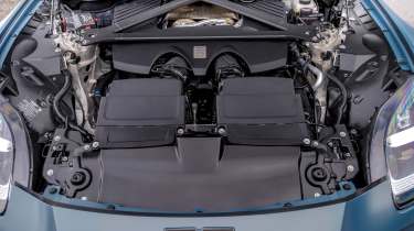 Aston Martin Vantage Roadster - engine