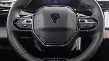 Peugeot 308 Hybrid GT Premium - steering wheel