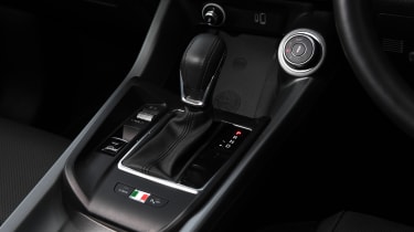 Alfa Romeo Tonale - gear selector