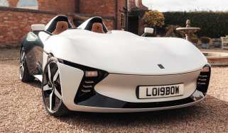 Featherweight Longbow Speedster - front 3/4