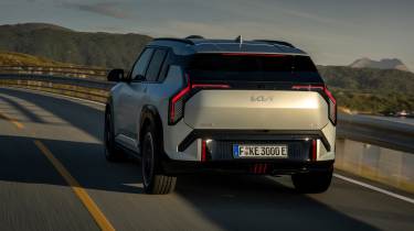 Kia EV3 GT - rear tracking