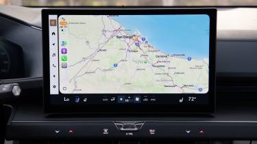 Lexus ES - screen