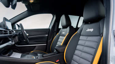 Jeep Avenger The North Face Edition - front seats