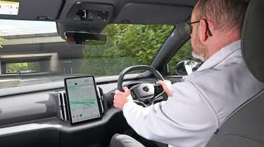 Volvo EX30 Extended Range RWD - driving