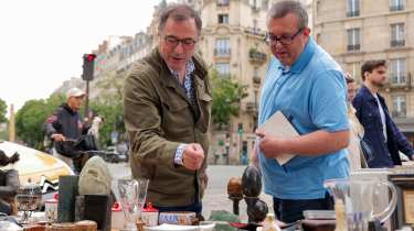 Dacia CEO Denis Le Vot and John McIlroy browsing a French market stall