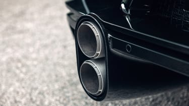 Bugatti Chiron Super Sport - exhausts