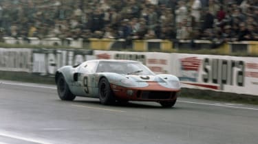 Ford GT40 - on track