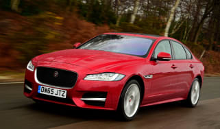 Jaguar XF 2.0d AWD 2016 - front tracking