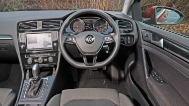 Volkswagen Golf - dash