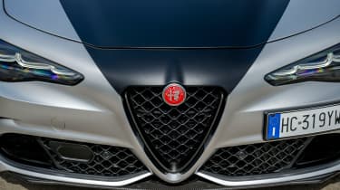 Alfa Romeo Giulia Quadrifoglio Luna Rossa - grille