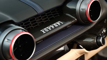 Ferrari 812 GTS - interior