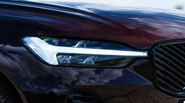 Volvo XC60 B5 facelift - headlight