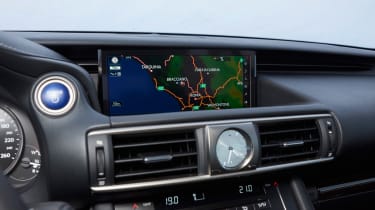 Lexus IS 2017 - infotainment