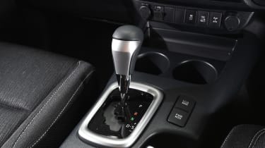 Toyota Hilux 2016 - gearlever