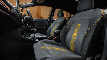 Ford Fiesta Active - front seats
