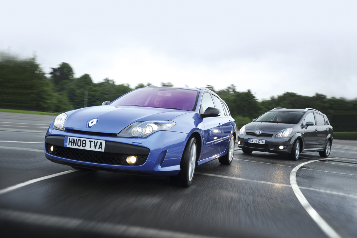 Renault Laguna GT vs Toyota Verso T180 Auto Express