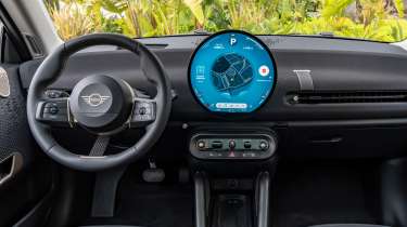 MINI Cooper SE - dash