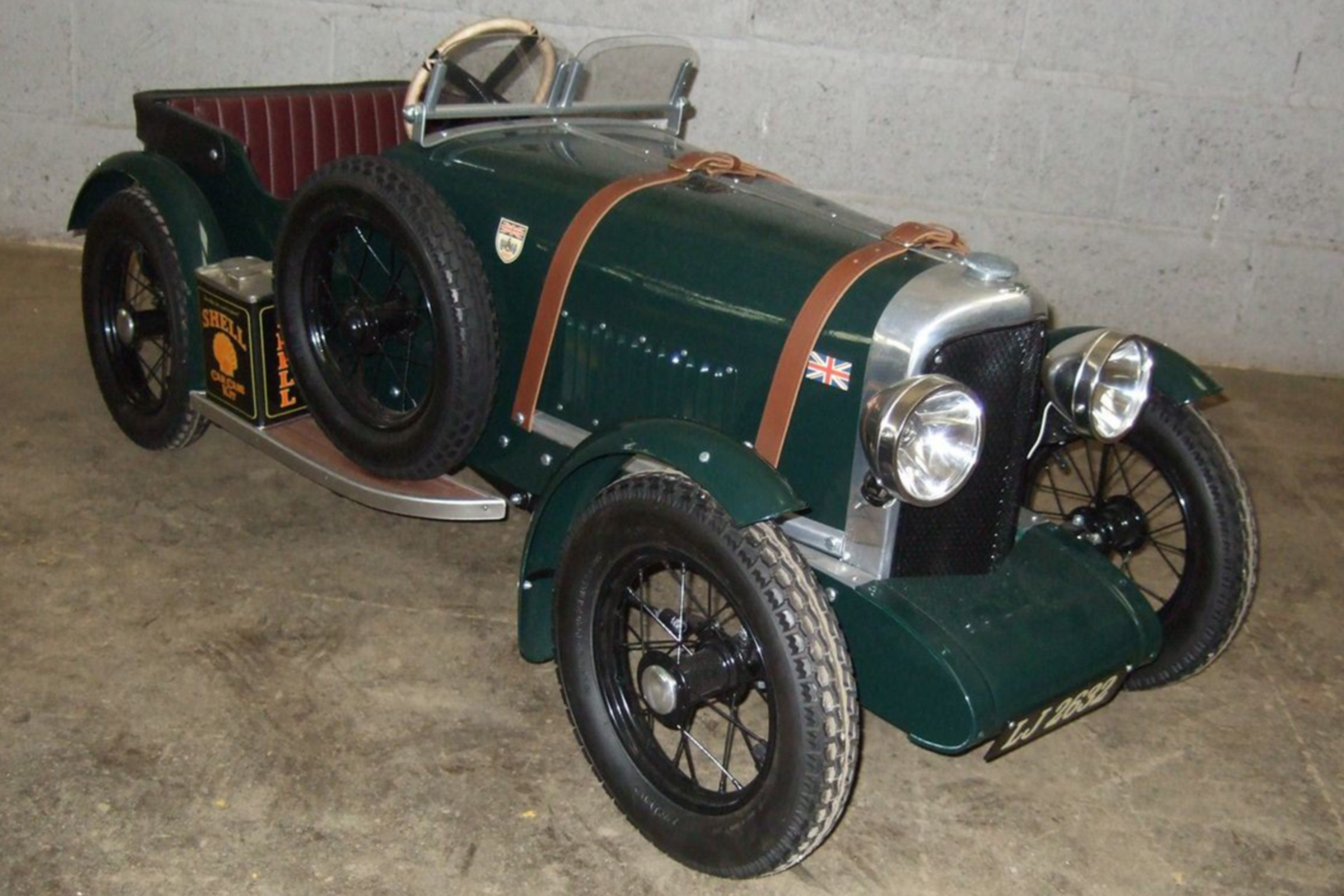 land rover pedal car