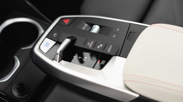 BMW iX2 xDrive30 M Sport - centre console