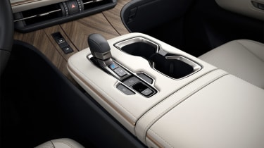 Lexus LM - centre console