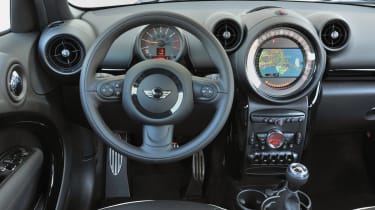MINI Countryman dashboard