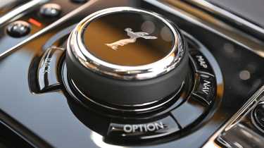 Rolls-Royce Cullinan Series II - centre control dial