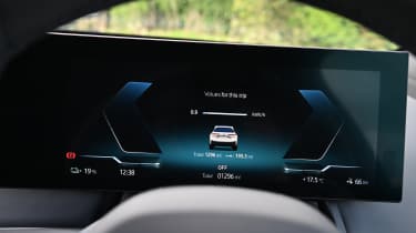 BMW iX - driving display