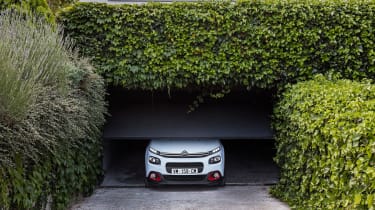 Citroen C3 2016 - white garage
