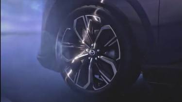  Mazda CX-6e preview - wheel